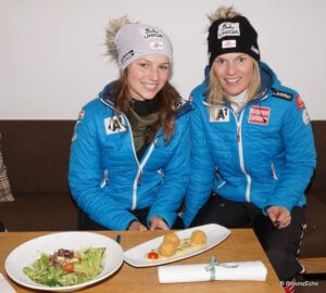 Auch die Schild Sisters posieren mit den Falafel